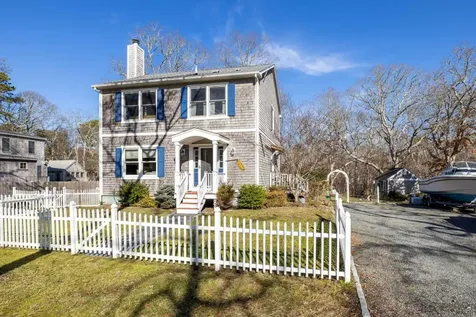 45 Washington Avenue Oak Bluffs MA 02557