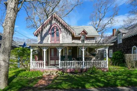12 Cottage Park Oak Bluffs MA 02557