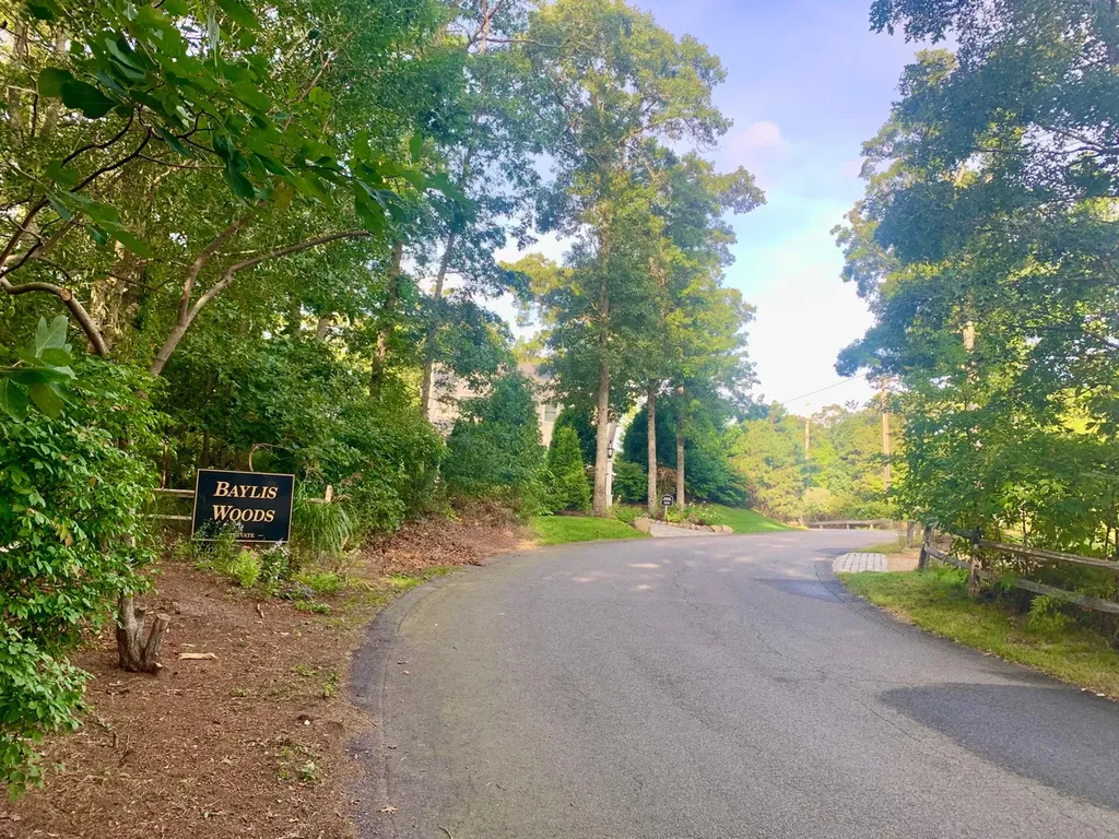 Baylis Woods Tashmoo Avenue Vineyard Haven MA 02568