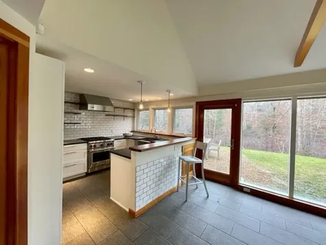 10 Canterbury Lane Vineyard Haven MA 02568