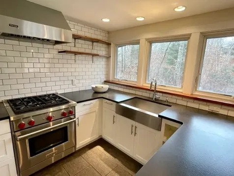 10 Canterbury Lane Vineyard Haven MA 02568