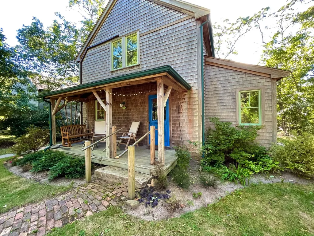 16 Rock Pond Road West Tisbury MA 02535