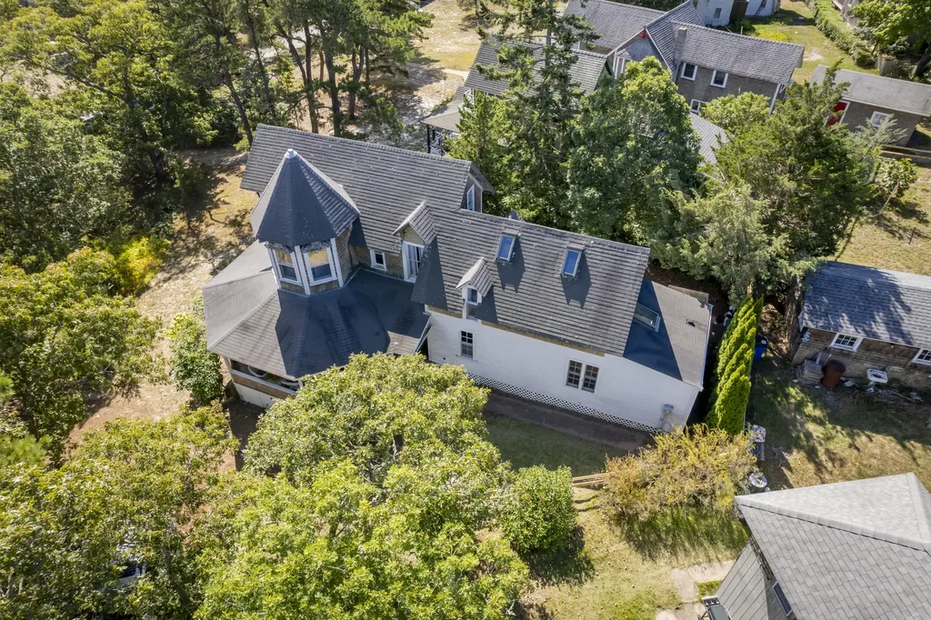 20 John Wesley Avenue Oak Bluffs MA 02557