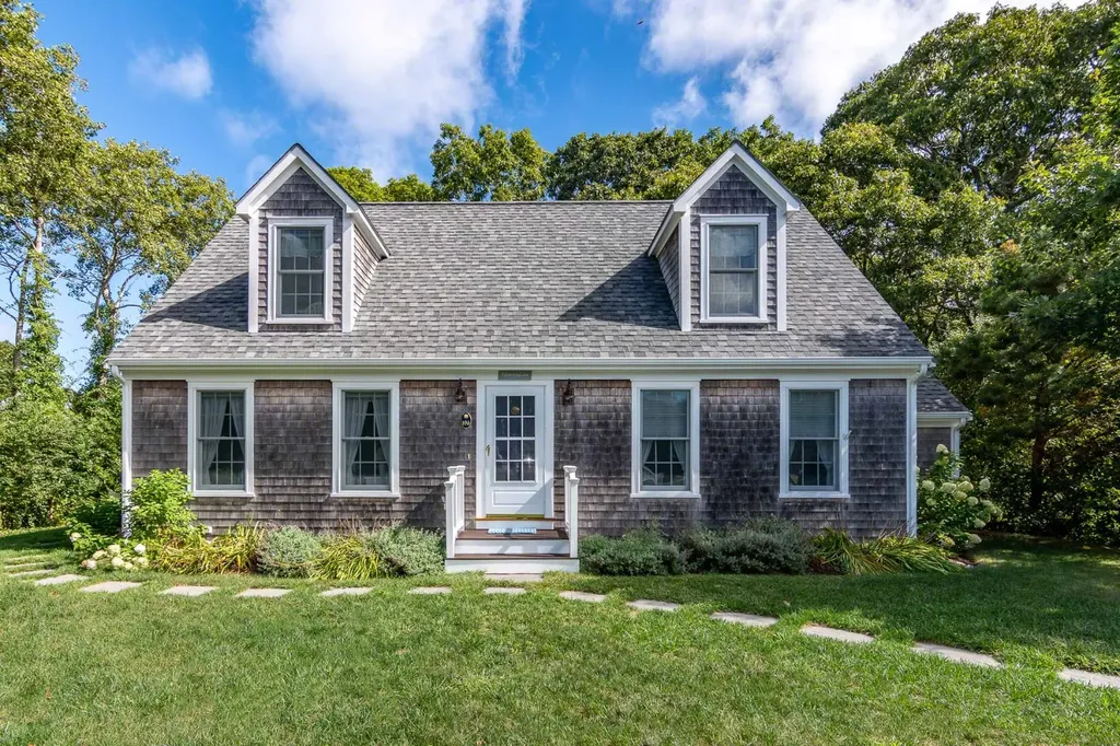 196 Spring Hill Road Vineyard Haven MA 02568