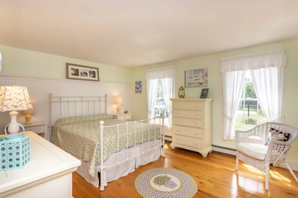 196 Spring Hill Road Vineyard Haven MA 02568