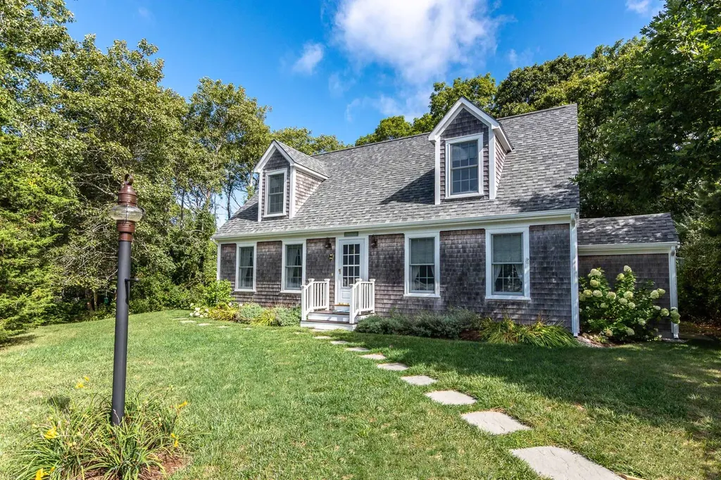 196 Spring Hill Road Vineyard Haven MA 02568