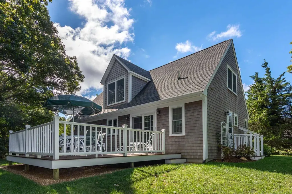 196 Spring Hill Road Vineyard Haven MA 02568