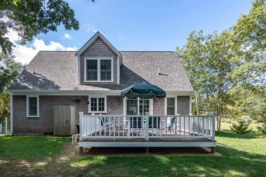 196 Spring Hill Road Vineyard Haven MA 02568