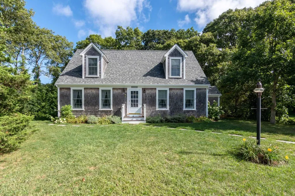 196 Spring Hill Road Vineyard Haven MA 02568