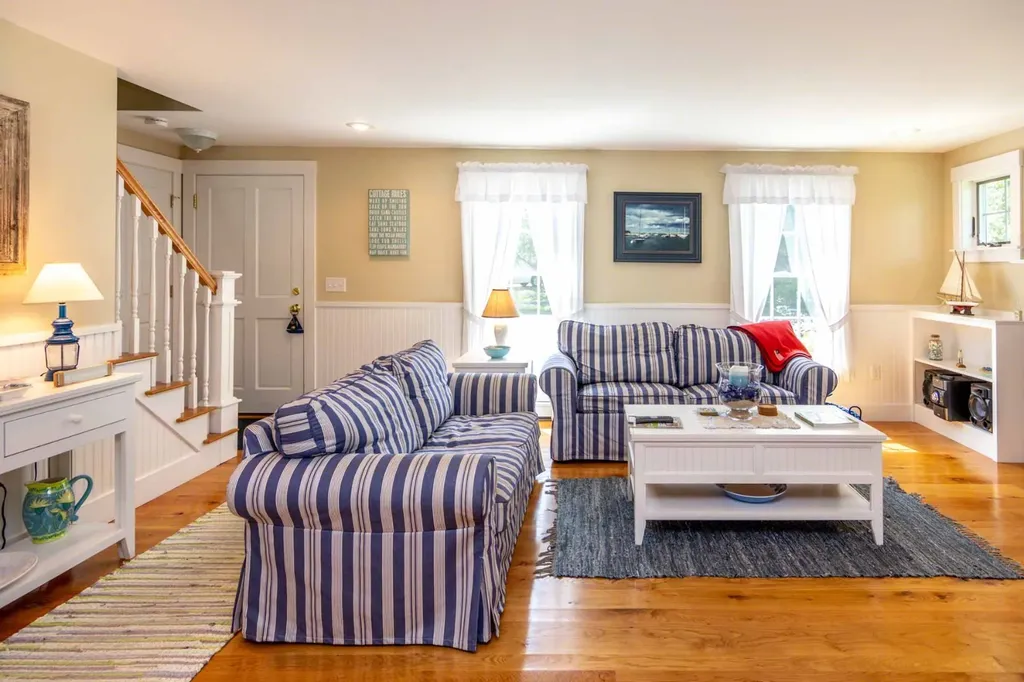 196 Spring Hill Road Vineyard Haven MA 02568