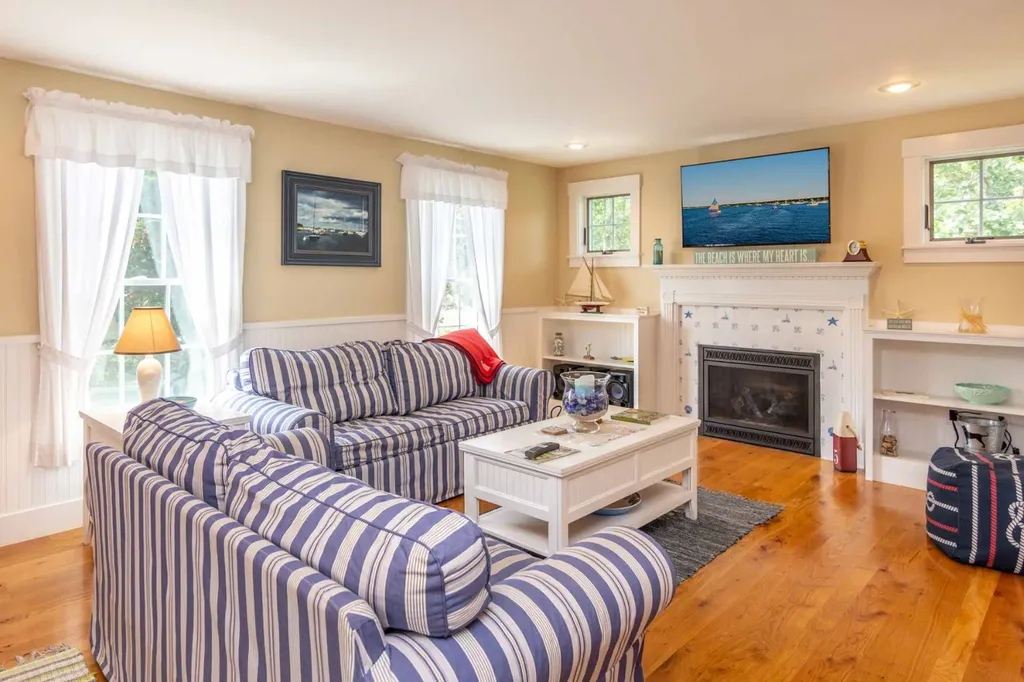 196 Spring Hill Road Vineyard Haven MA 02568