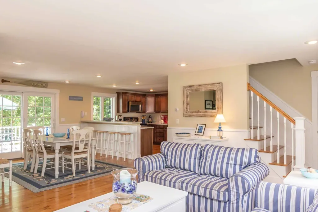 196 Spring Hill Road Vineyard Haven MA 02568