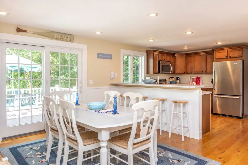 196 Spring Hill Road Vineyard Haven MA 02568