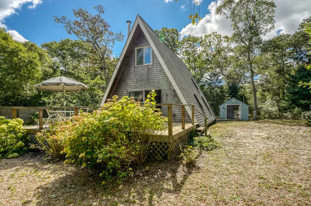 86 Washington Avenue Oak Bluffs MA 02557