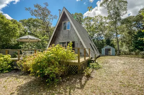86 Washington Avenue Oak Bluffs MA 02557