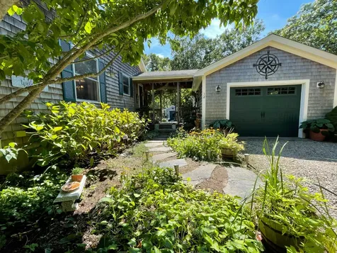 32 Meshaket Way Oak Bluffs MA 02557