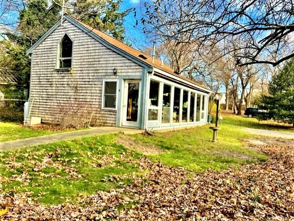 2 Cedar Avenue Oak Bluffs MA 02557