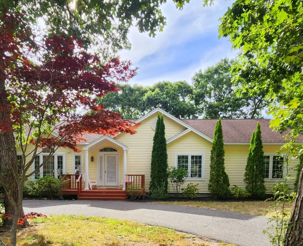 71 Rogers Way Oak Bluffs MA 02575