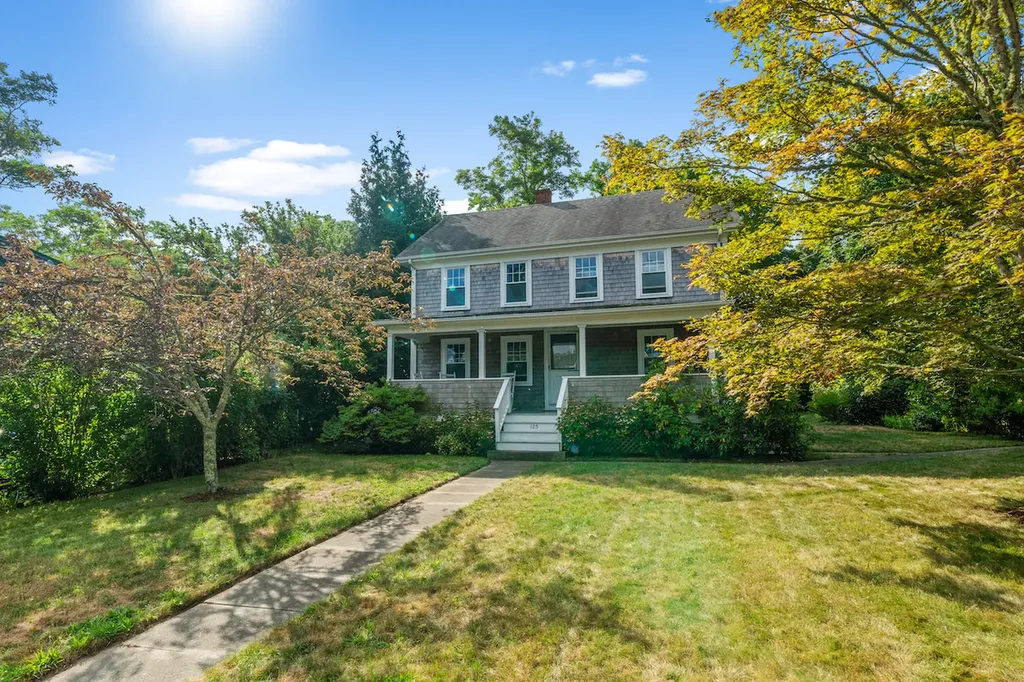 125 Skiff Avenue Vineyard Haven MA 02568