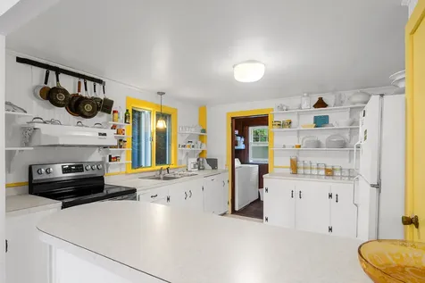 125 Skiff Avenue Vineyard Haven MA 02568
