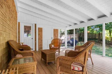 125 Skiff Avenue Vineyard Haven MA 02568