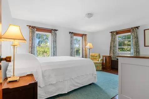 125 Skiff Avenue Vineyard Haven MA 02568