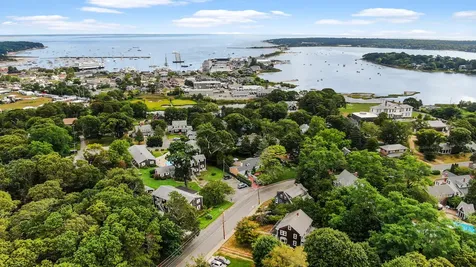 125 Skiff Avenue Vineyard Haven MA 02568