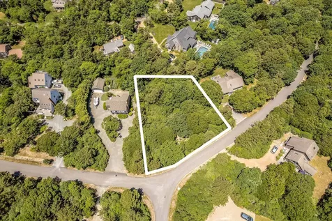 68 Schoolhouse Road Edgartown MA 02539