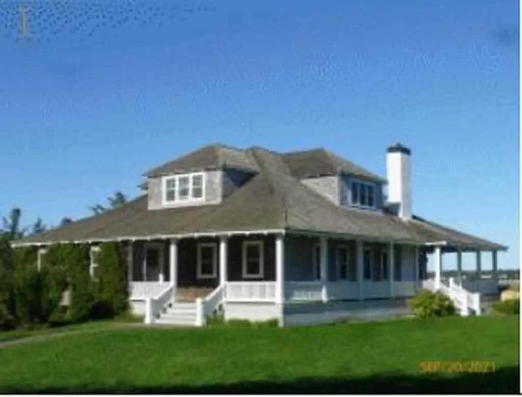14 R Temahigan Avenue Oak Bluffs MA 02557