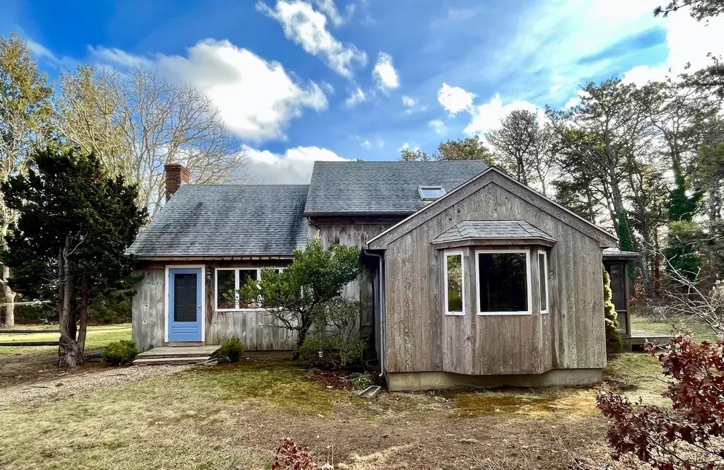35 Skiffs Lane West Tisbury MA 02575