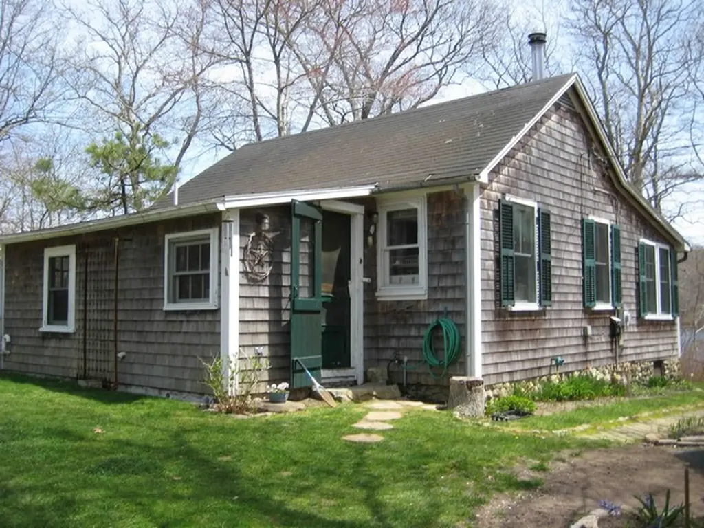 16 Scottys Lane West Tisbury MA 02568