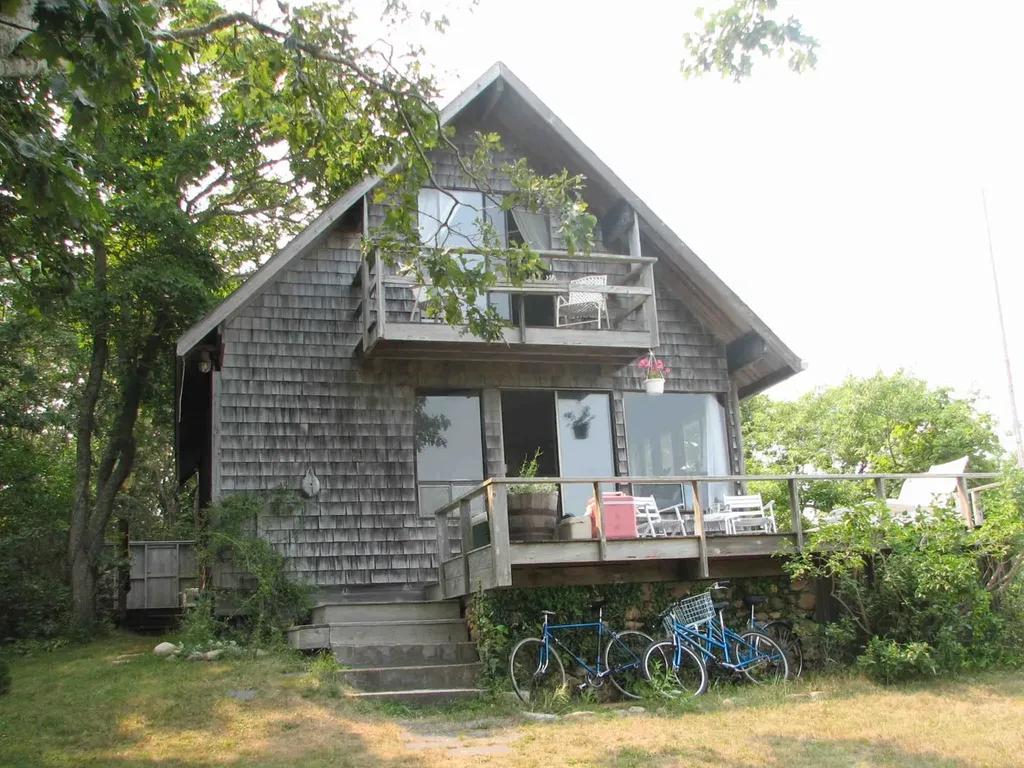 2 Beechwood Way Aquinnah MA 02535