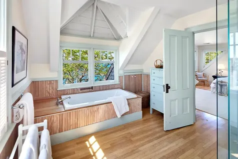 1115 Main Street Vineyard Haven MA 02568
