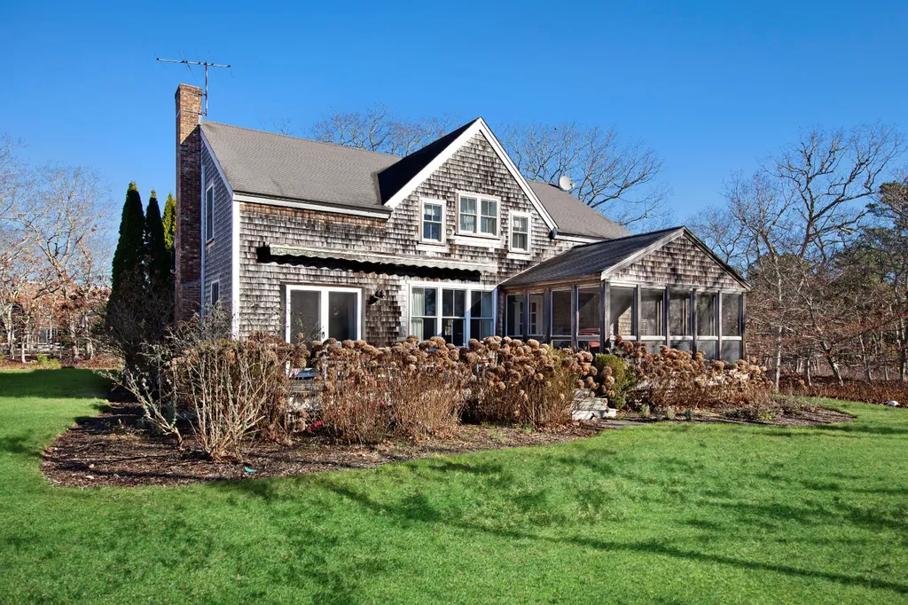 9 Heather Trail West Tisbury MA 02575