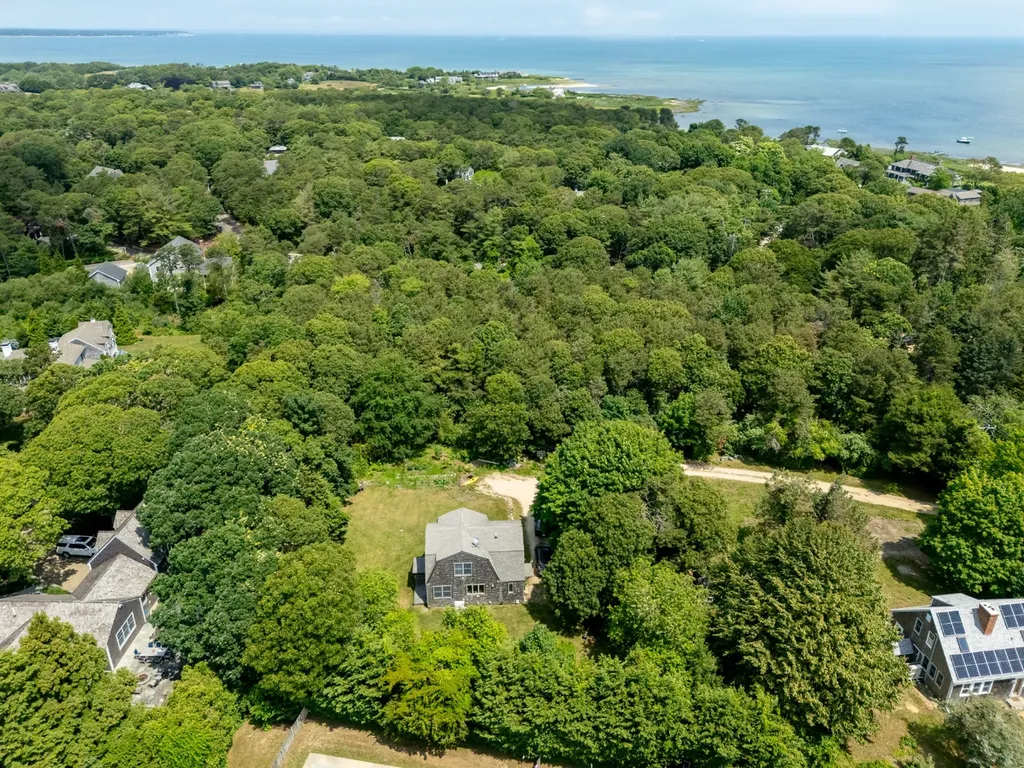 48 Plantingfield Way Edgartown MA 02539