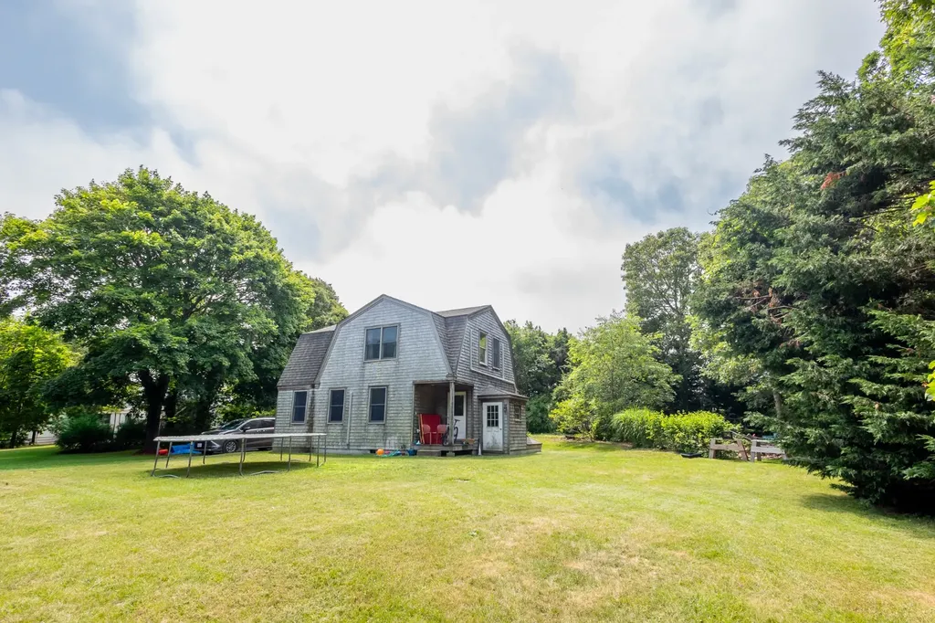 48 Plantingfield Way Edgartown MA 02539