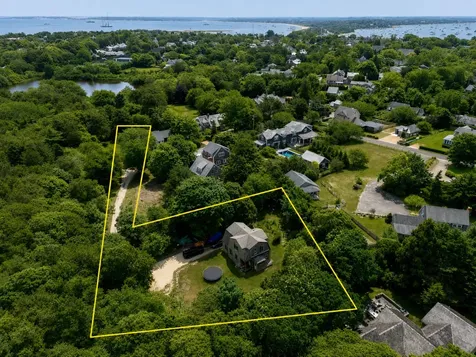 48 Plantingfield Way Edgartown MA 02539