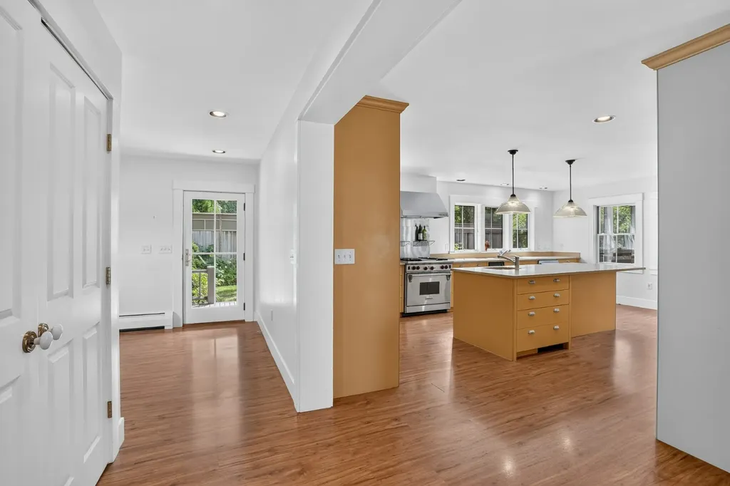 37 Old Hedge Row Vineyard Haven MA 02568