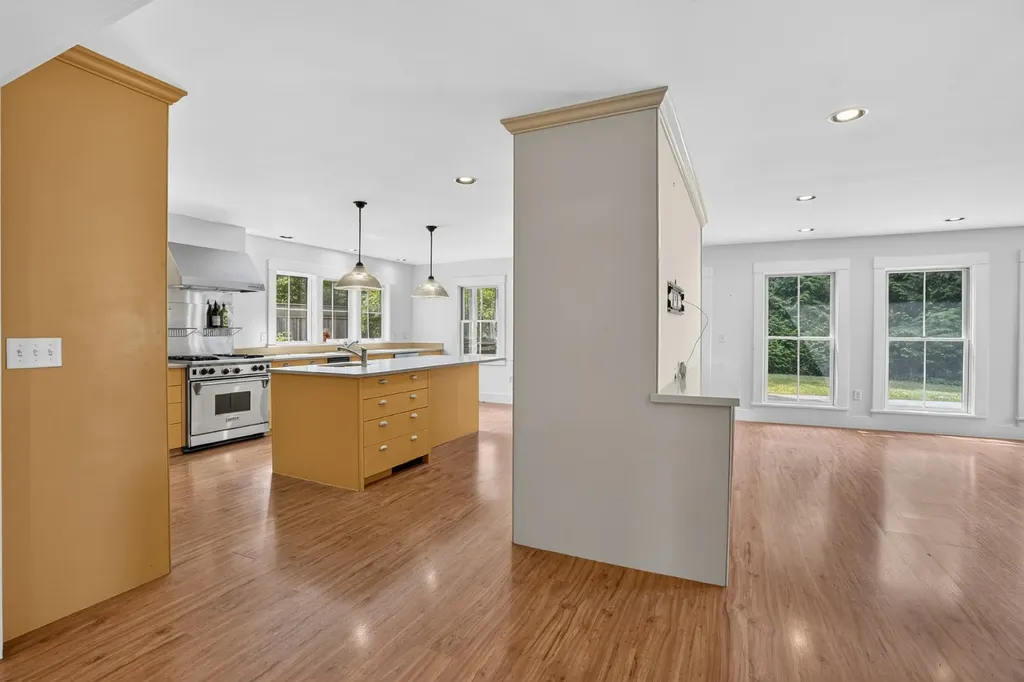 37 Old Hedge Row Vineyard Haven MA 02568