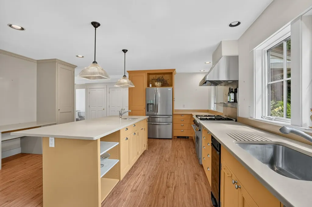 37 Old Hedge Row Vineyard Haven MA 02568