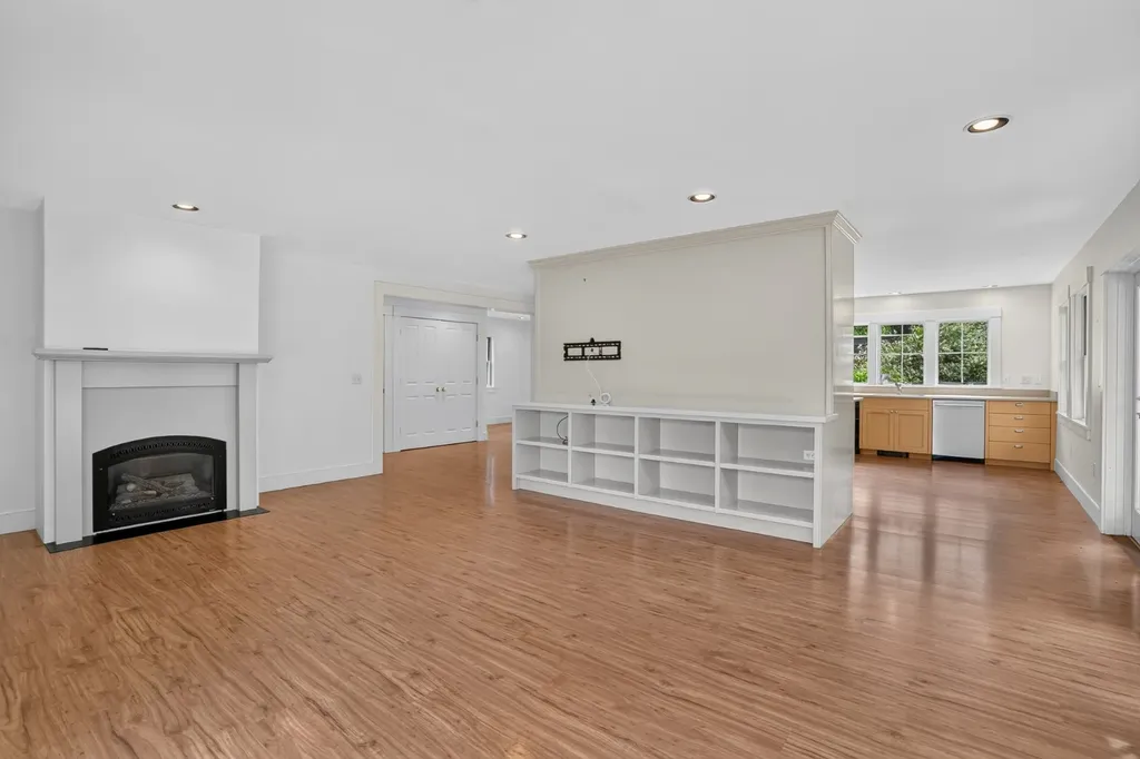 37 Old Hedge Row Vineyard Haven MA 02568