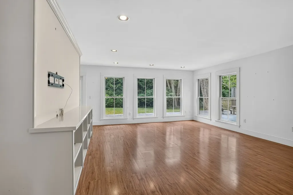 37 Old Hedge Row Vineyard Haven MA 02568