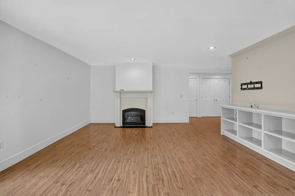 37 Old Hedge Row Vineyard Haven MA 02568