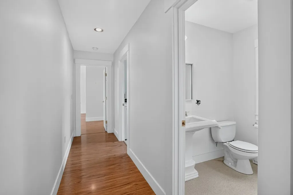 37 Old Hedge Row Vineyard Haven MA 02568