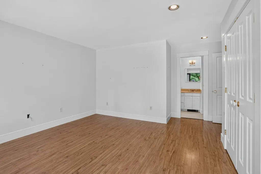 37 Old Hedge Row Vineyard Haven MA 02568