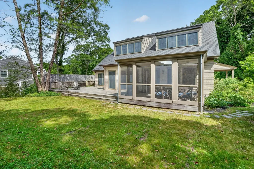 37 Old Hedge Row Vineyard Haven MA 02568