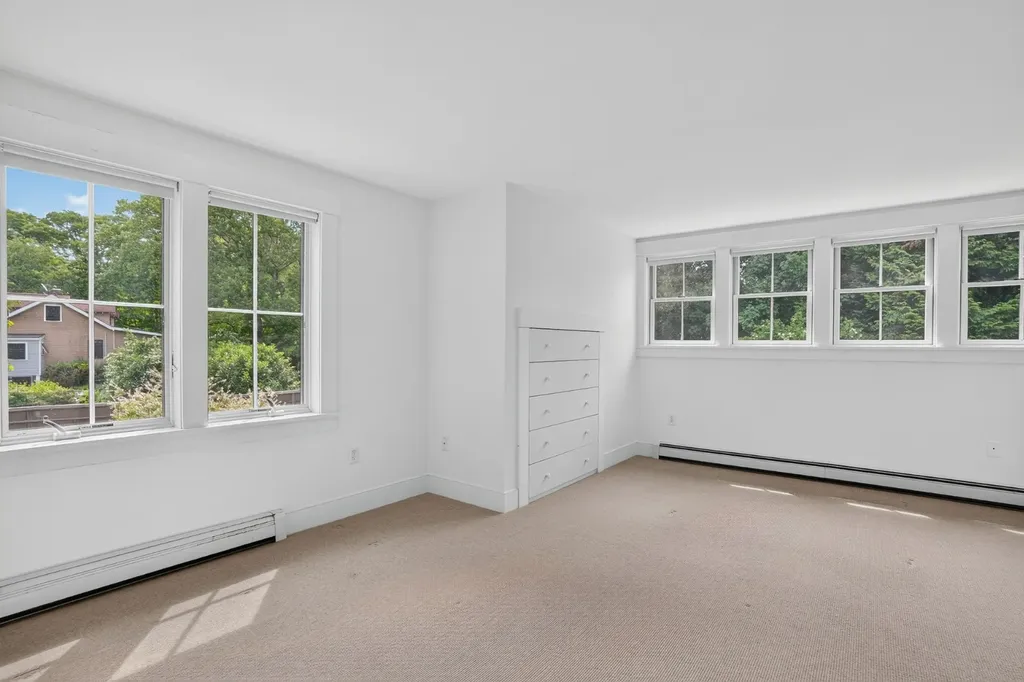 37 Old Hedge Row Vineyard Haven MA 02568