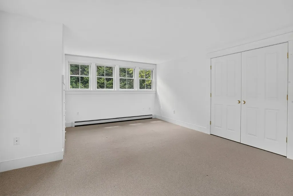 37 Old Hedge Row Vineyard Haven MA 02568