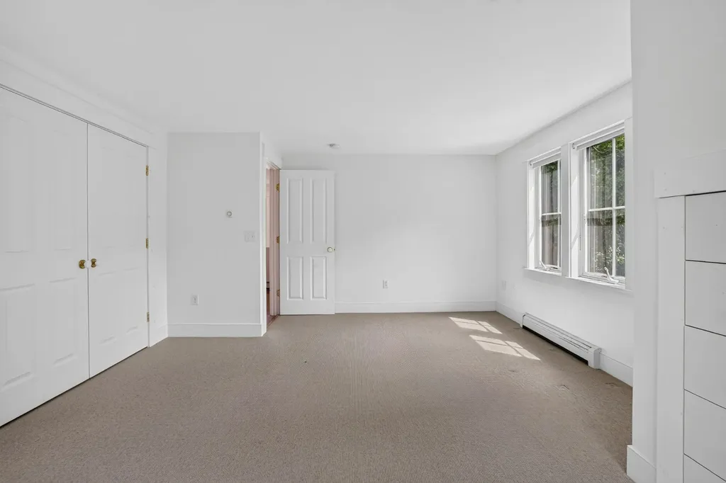37 Old Hedge Row Vineyard Haven MA 02568