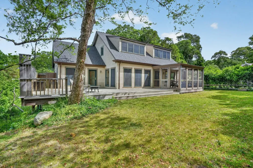 37 Old Hedge Row Vineyard Haven MA 02568